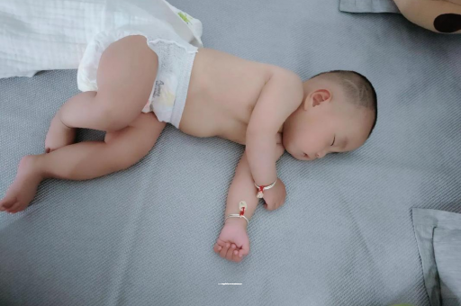 梨树县宝宝口水多怎么回事